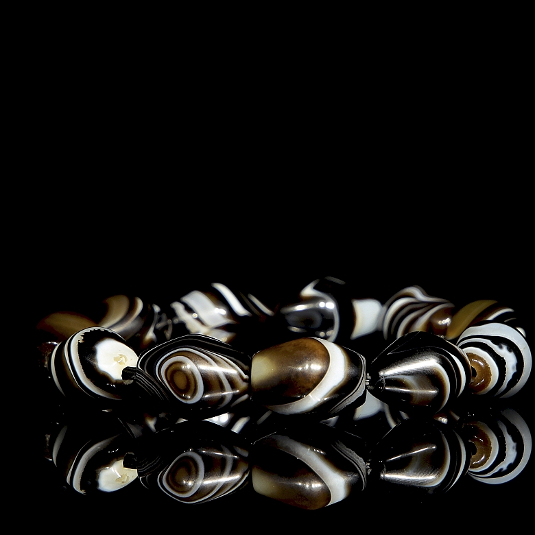Pulsera de once cuentas de ágata, dinastía Liao