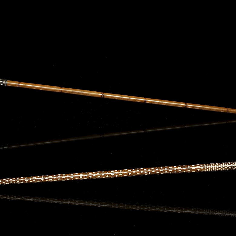 Dos bastones con empuñaduras de hueso y plata, s.XX