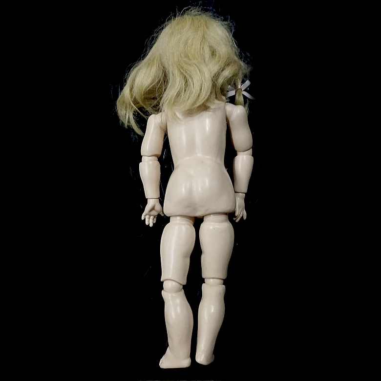 Muñeca rubia de porcelana, Europa, ca. 1885-1895