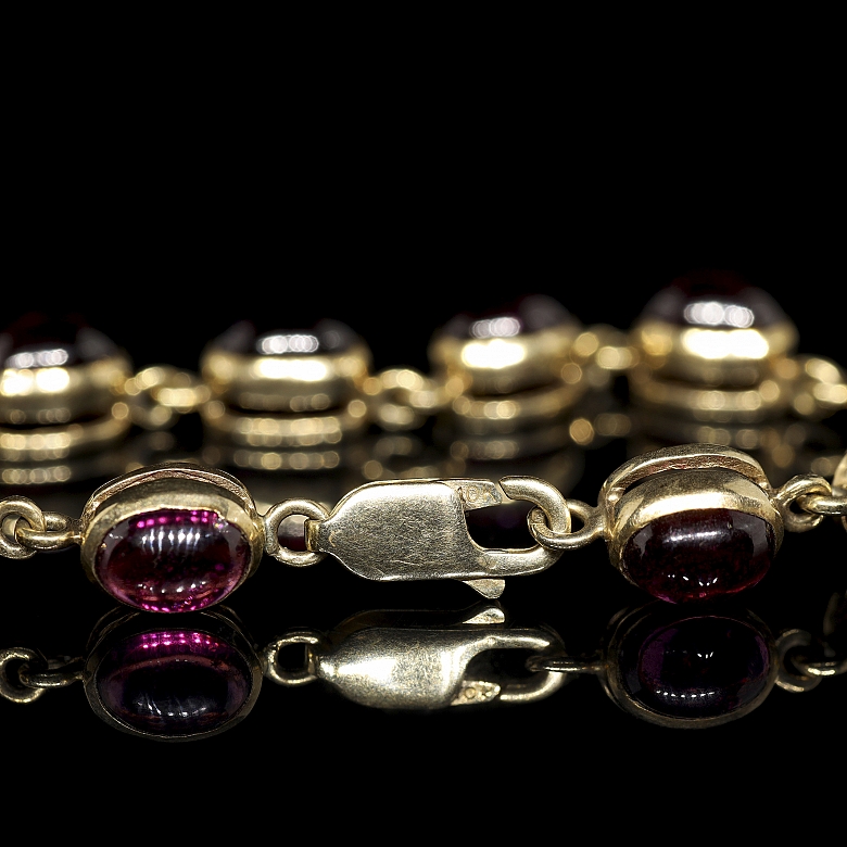 Pulsera de oro amarillo con gemas