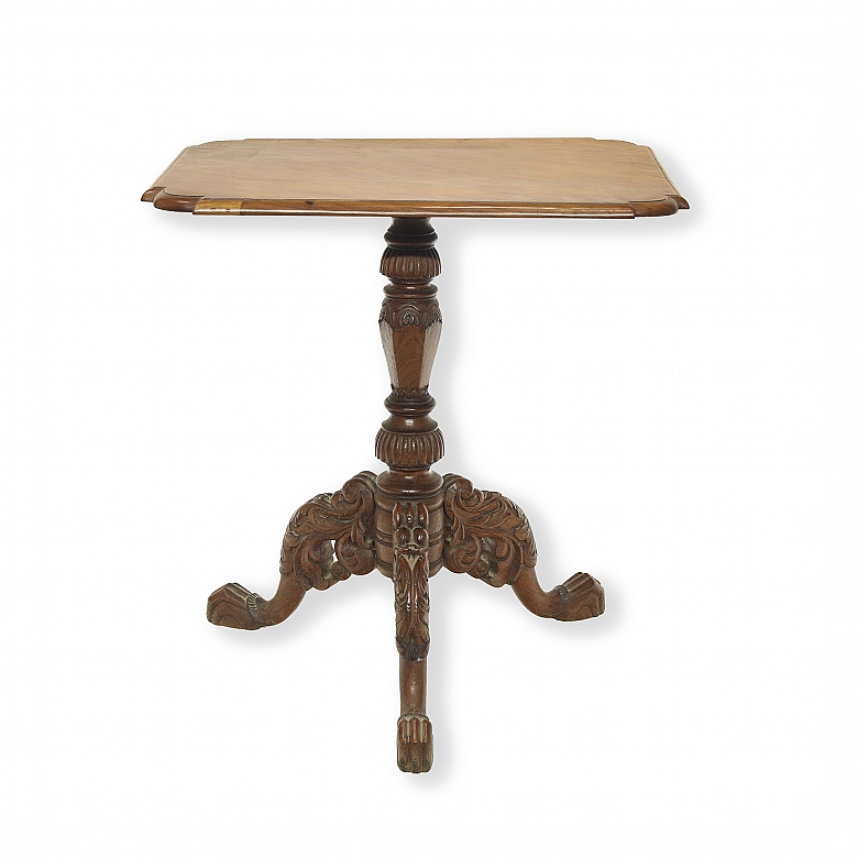 雕花木质边桌，19世纪后期