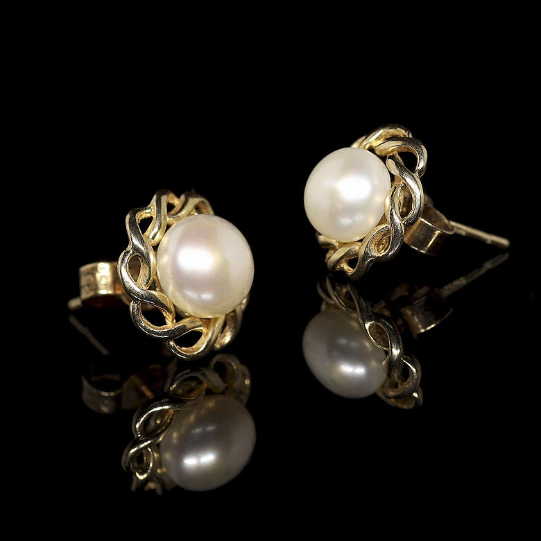 Pendientes de oro amarillo con perlas