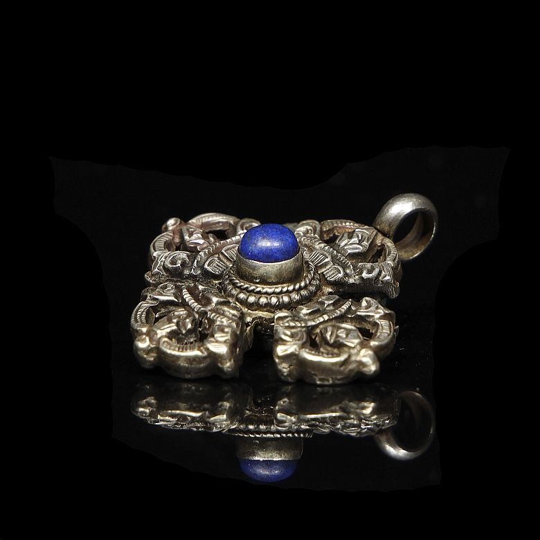 Antiguo colgante de plata con lapislázuli y coral, Tíbet