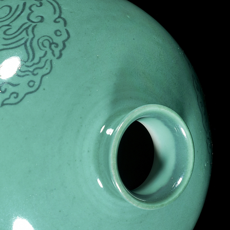 Glazed porcelain water vessel “Waves,” with Kangxi mark