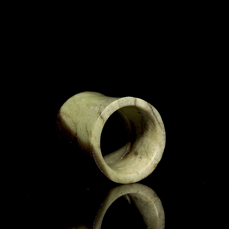 Carved jade ornament, Qijia culture - 3