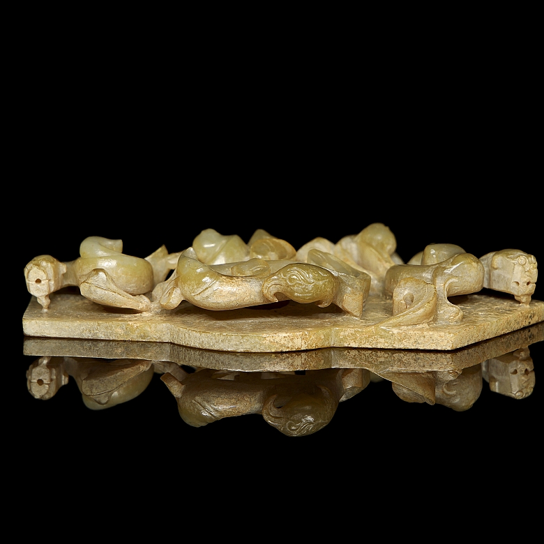 Carved jade plaque “Dragon and phoenix,” Han dynasty