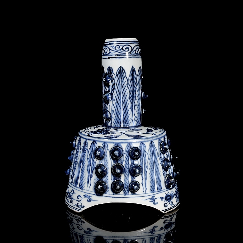 Blue and white porcelain ritual bell, with Xuande mark