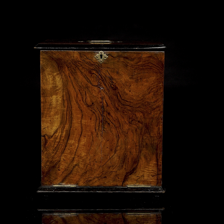 Escritorio de viaje de estilo victoriano