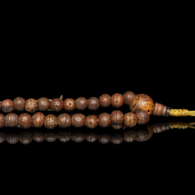 Mala de ciento once cuentas de semillas de Bodhi, Tíbet, s.XX