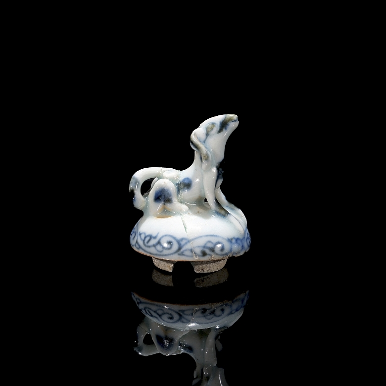 Jarra de vino de porcelana azul y blanca 