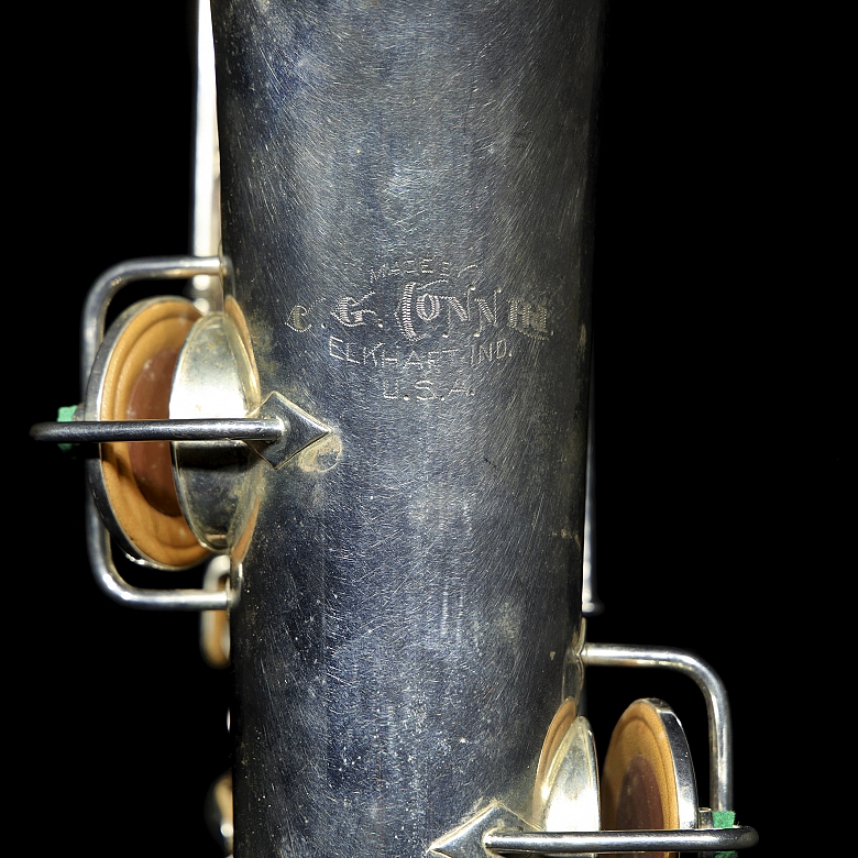Saxofón alto, marca Conn, ca 1920