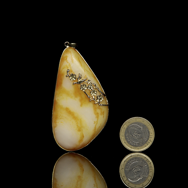 翡翠吊坠《花中鸟》，20世纪 - 5