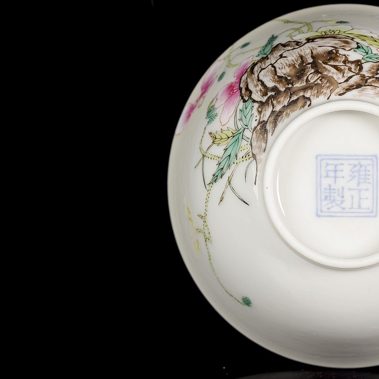 Polychrome porcelain bowl ‘Butterfly’, with Yongzhen seal