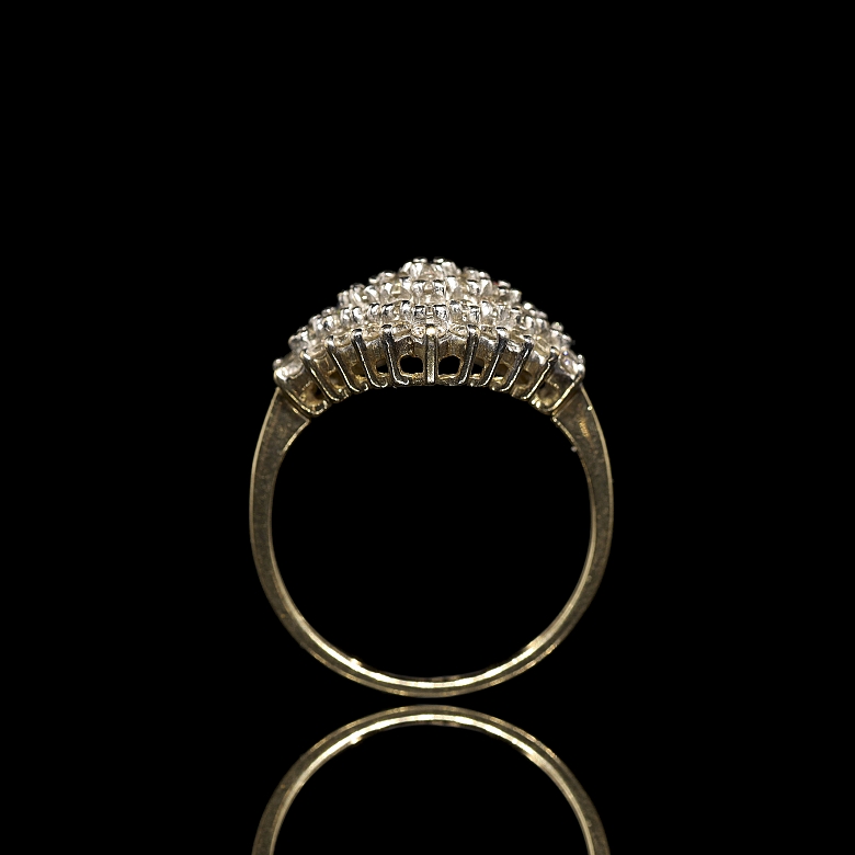 Anillo de oro amarillo con diamantes