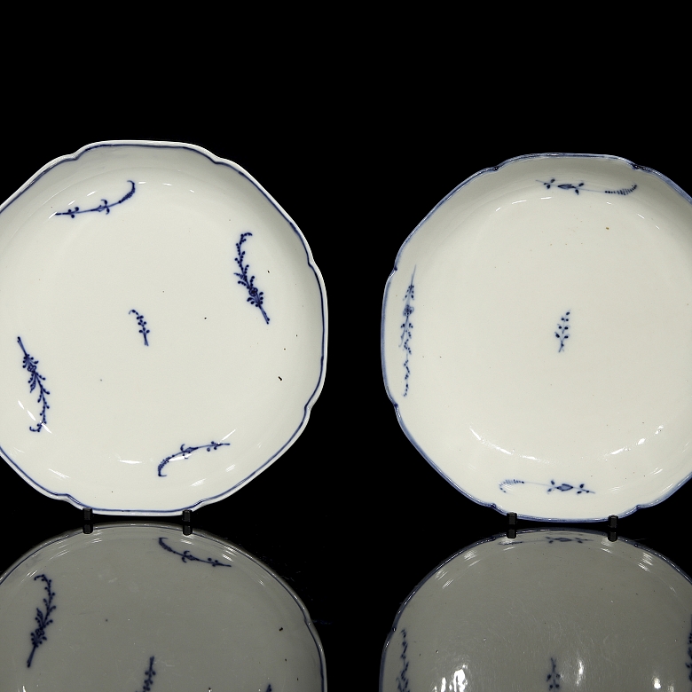 Pair of glazed ceramic plates, Meissen brand, 19th century