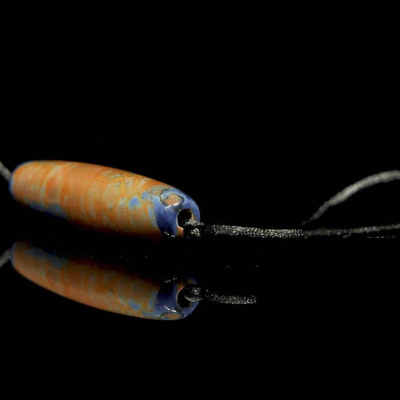 Cuenta Dzi de ágata azul, s.XIX