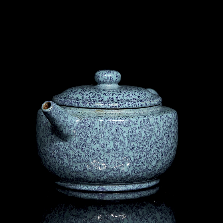 Tetera de cerámica con esmalte azul moteado