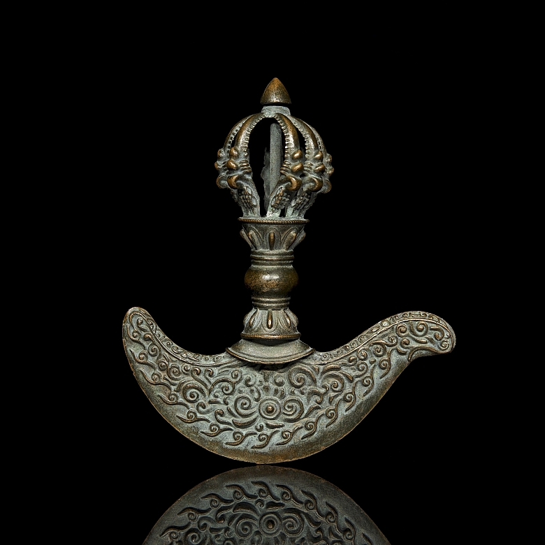 Elemento de ritual de bronce