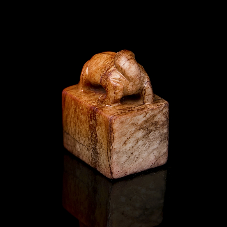 Hetian jade seal ‘Auspicious Beast’, Qing dynasty