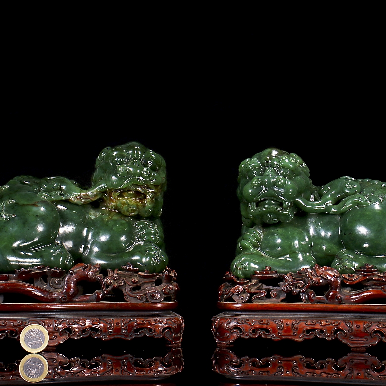 Pareja de figuras de jade verde espinaca 