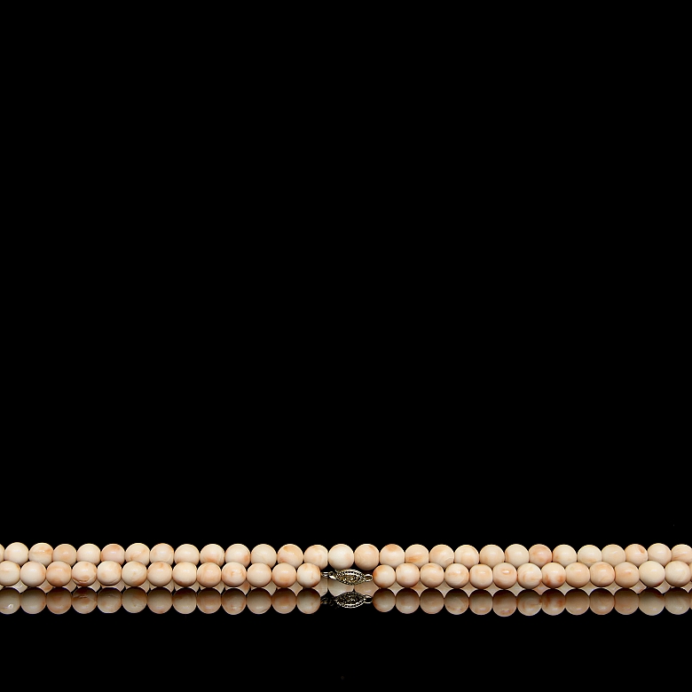 Collar de coral piel de angel con cierre de oro amarillo