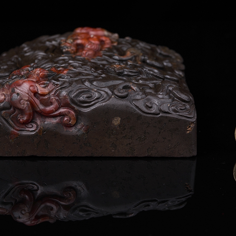Nanhong agate seal ‘Clouds and Dragons’, Qing dynasty
