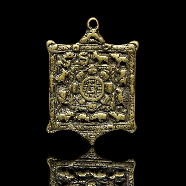 Amuleto de bronce