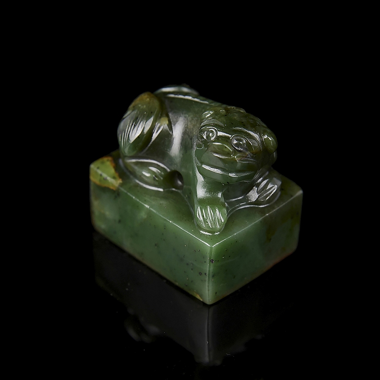 Seal ‘Lion’ in spinach green jade, Qing dynasty