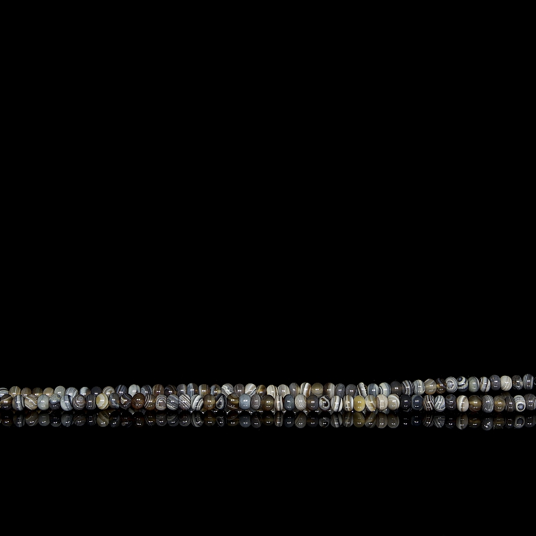 Collar de ciento ocho cuentas de ágata, dinastía Liao