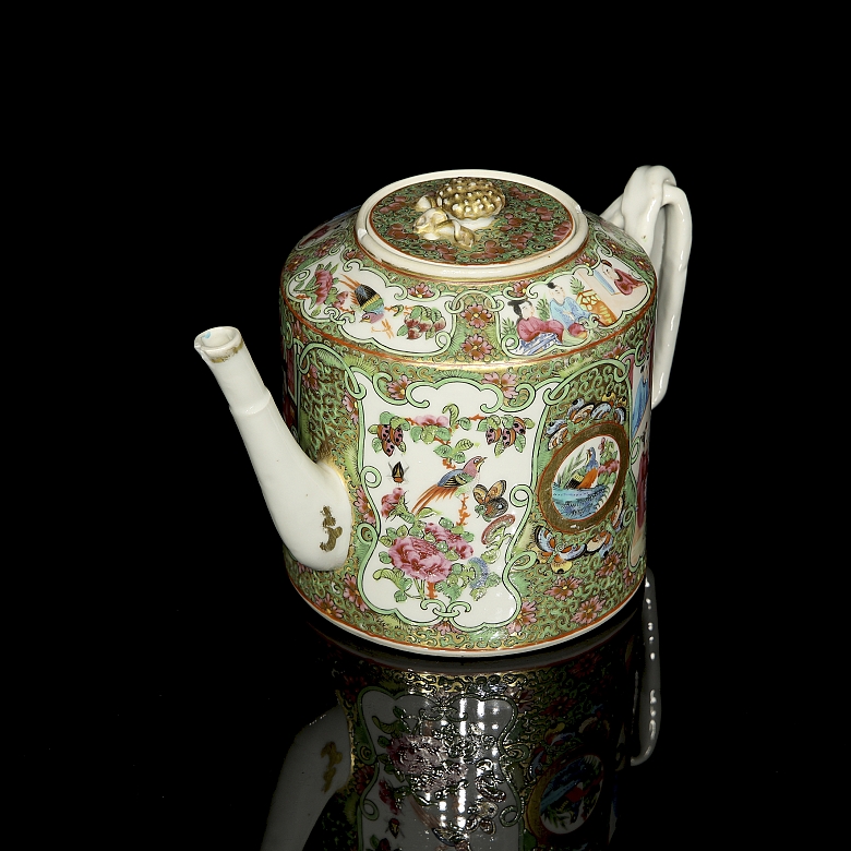 Tetera de porcelana policromada familia rosa, Cantón, finales s.XIX