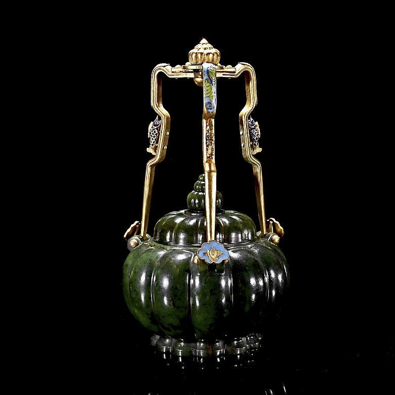 Tetera de jade espinaca y soporte cloisonné, con sello Qianlong