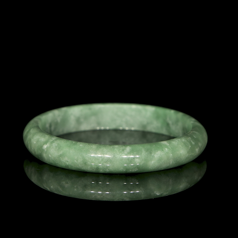 Brazalete de jadeíta tallada, s.XX