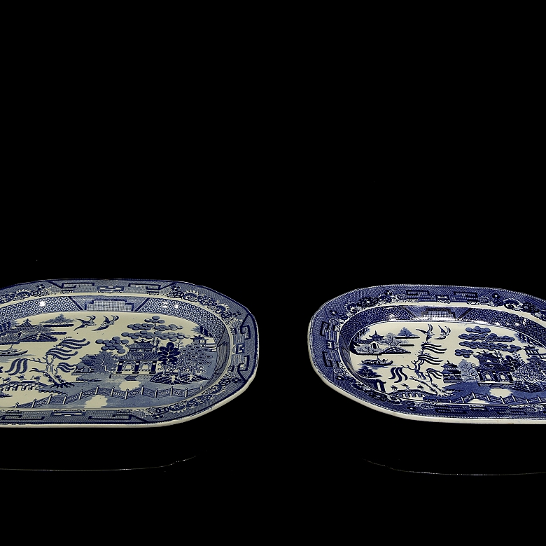 两只19世纪英国柳条纹托盘