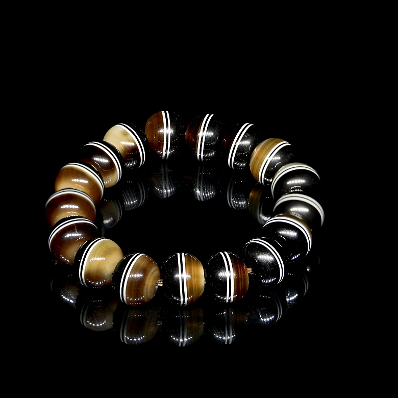 Agate bead bracelet, 20th century