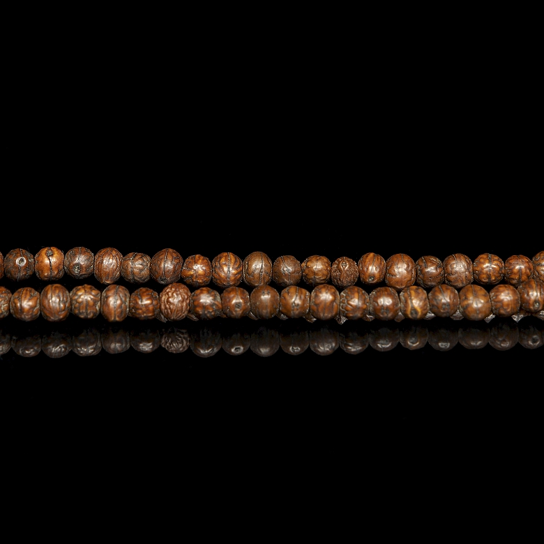 Mala with 113 Bodhi seed and agate beads, 20th century