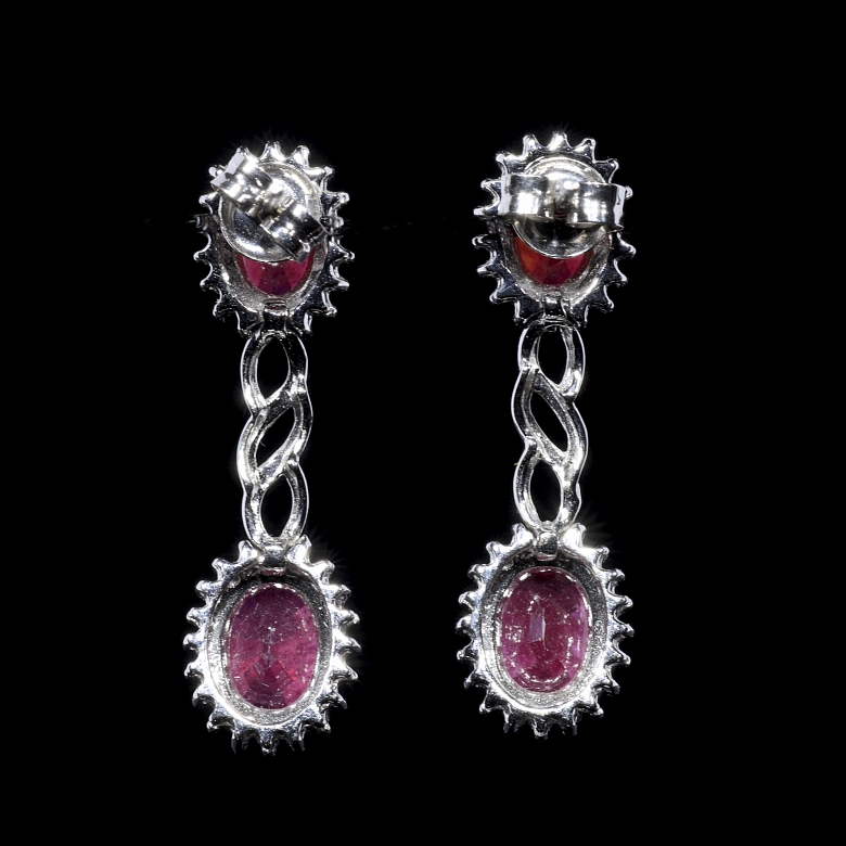 Broche en oro blanco de 18k con mariposa de jade y diamantes