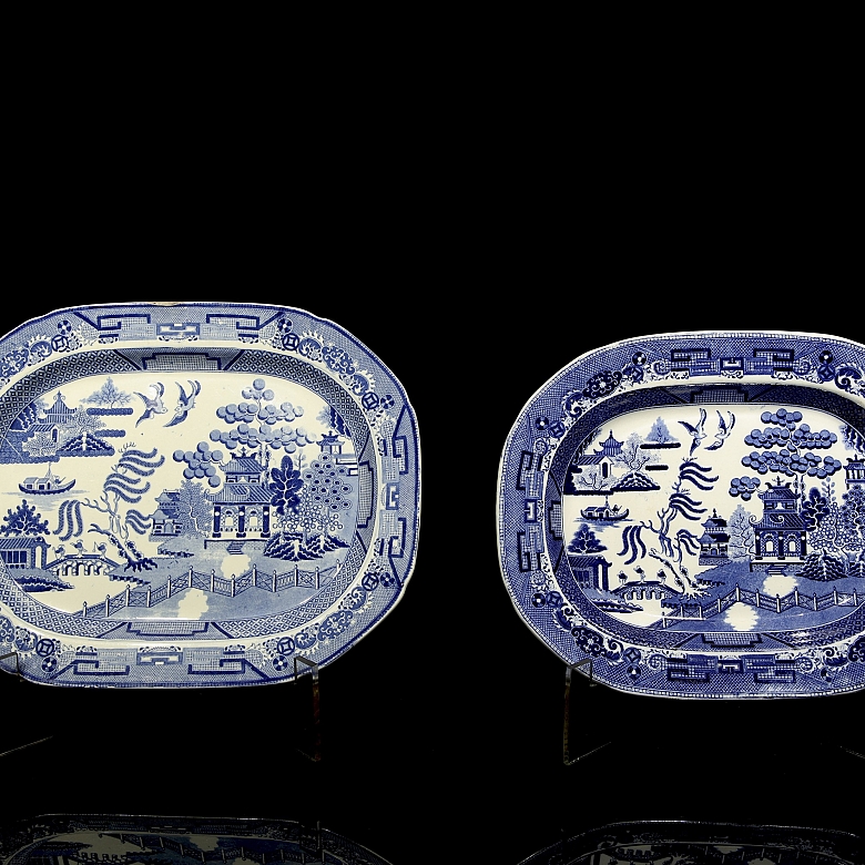 两只19世纪英国柳条纹托盘