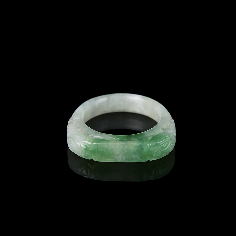 Carved jadeite ring, Qing dynasty