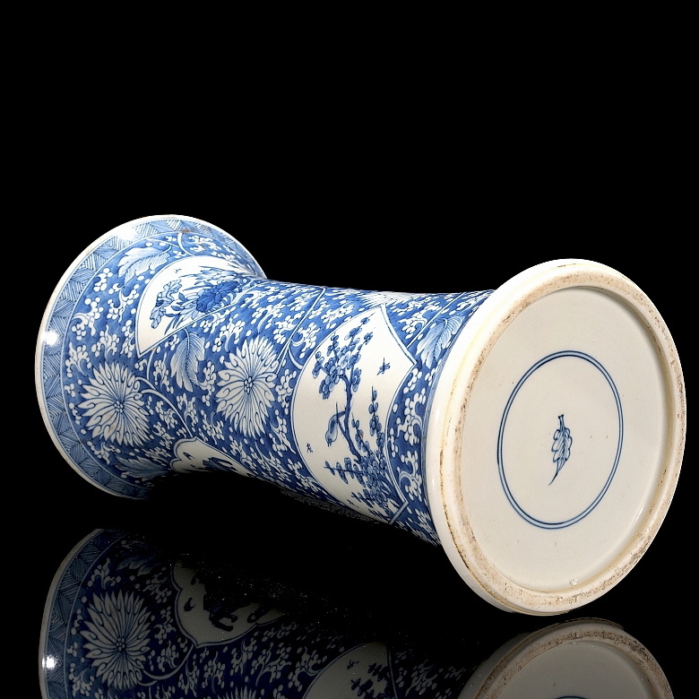 Jarrón de porcelana azul y blanco 