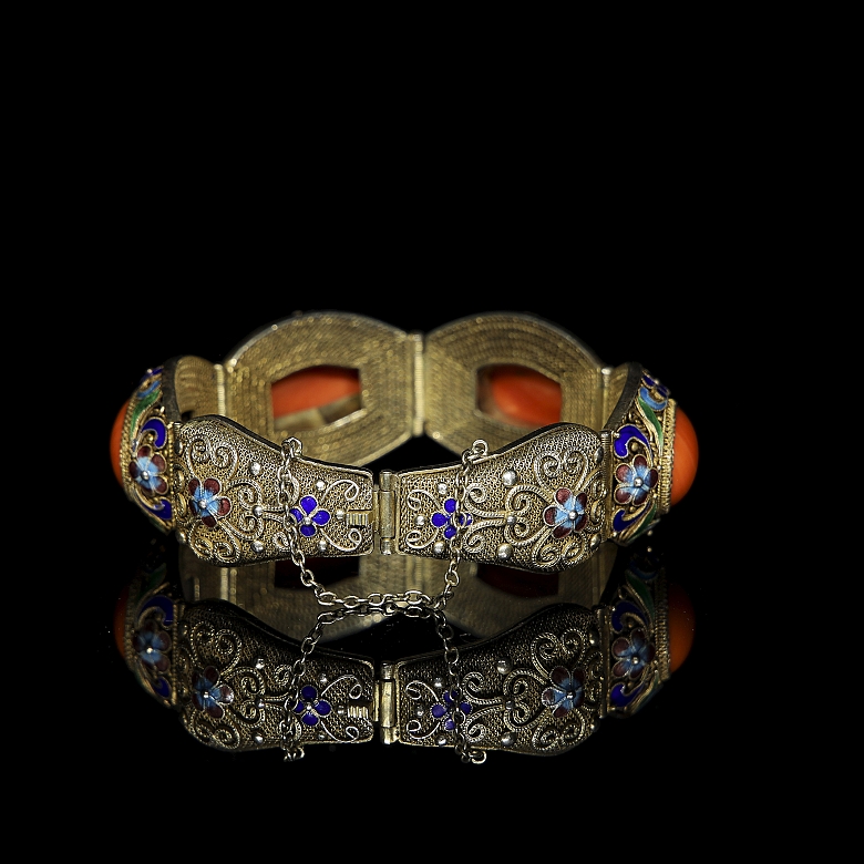 Pulsera de plata dorada con coral y esmaltes, dinastía Qing