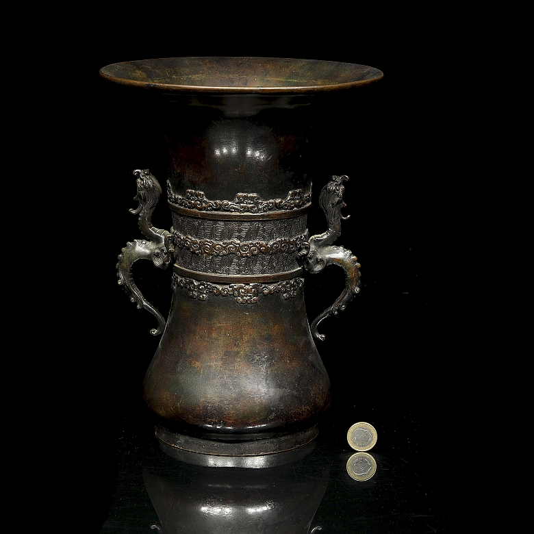 Jarrón ceremonial tipo Hu de bronce, s.XX