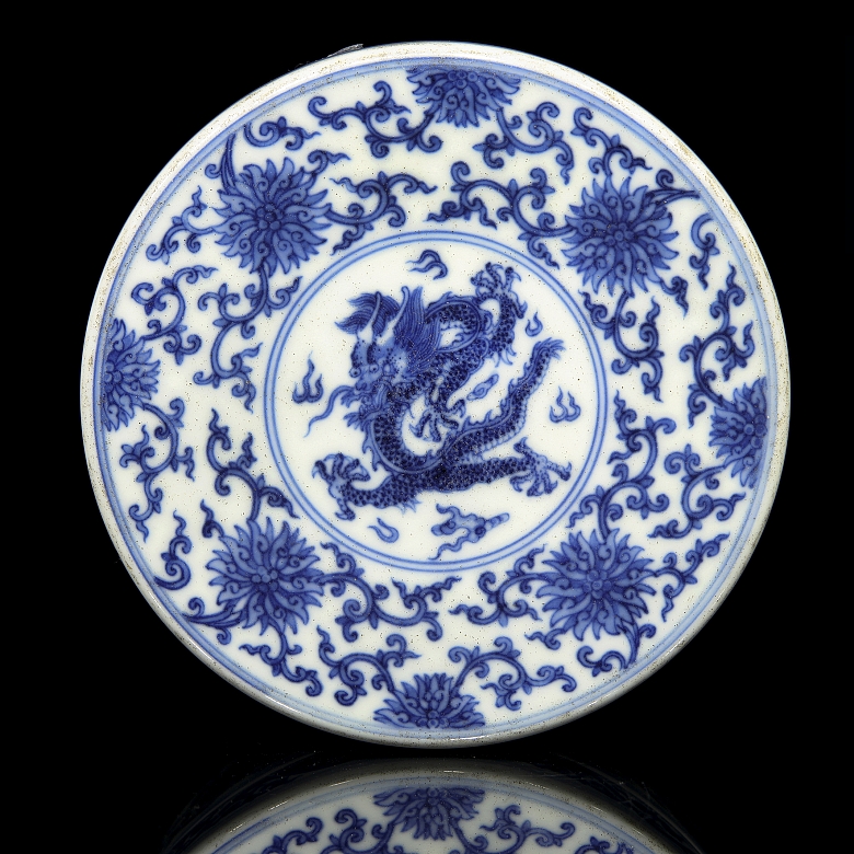 Porcelain box with dragon, 20th century - 3