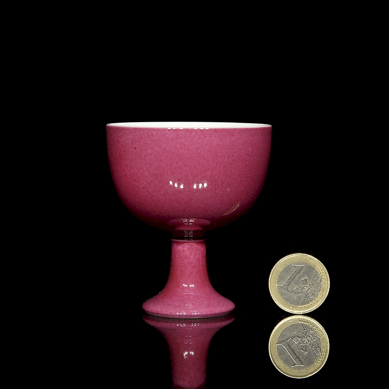 Copa de porcelana con esmalte rosa, con sello Yongzheng