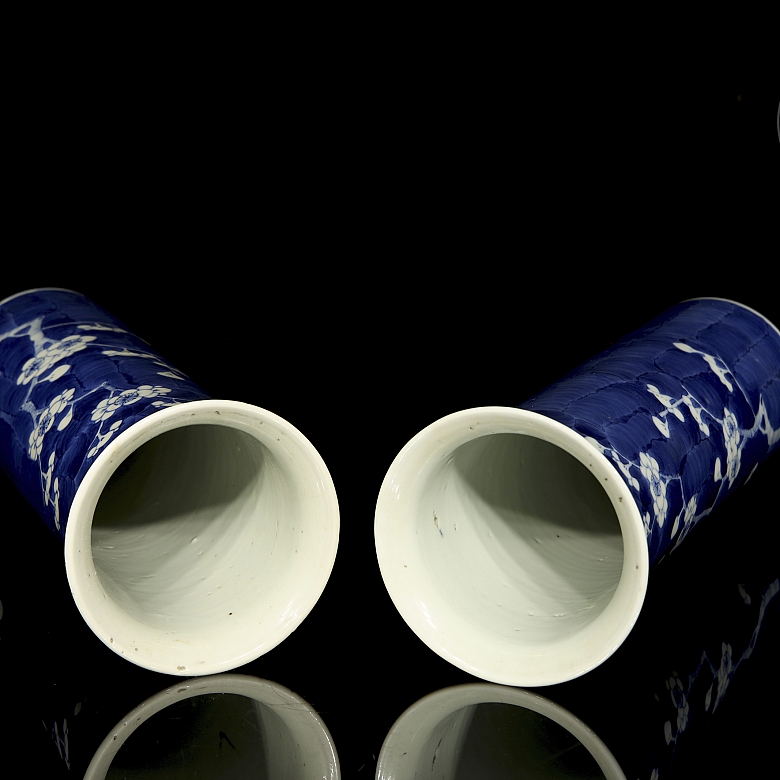 Pareja de jarrones tubulares 