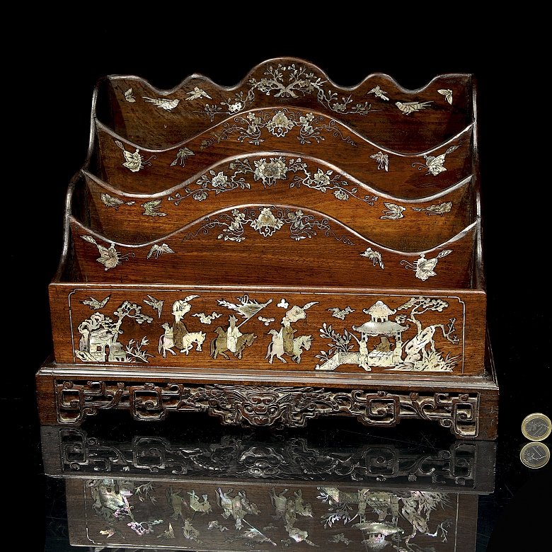 Oriental-style card holder, 20th century