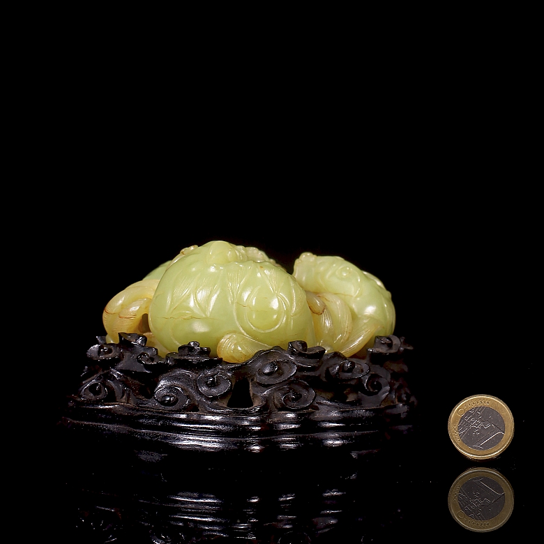 Figura de jade amarillo 