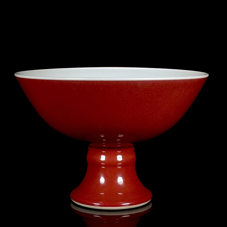 Porcelain cup with two-colour glaze, with Yongzheng mark