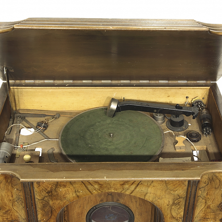 Phonograph record player and radio, 20th century