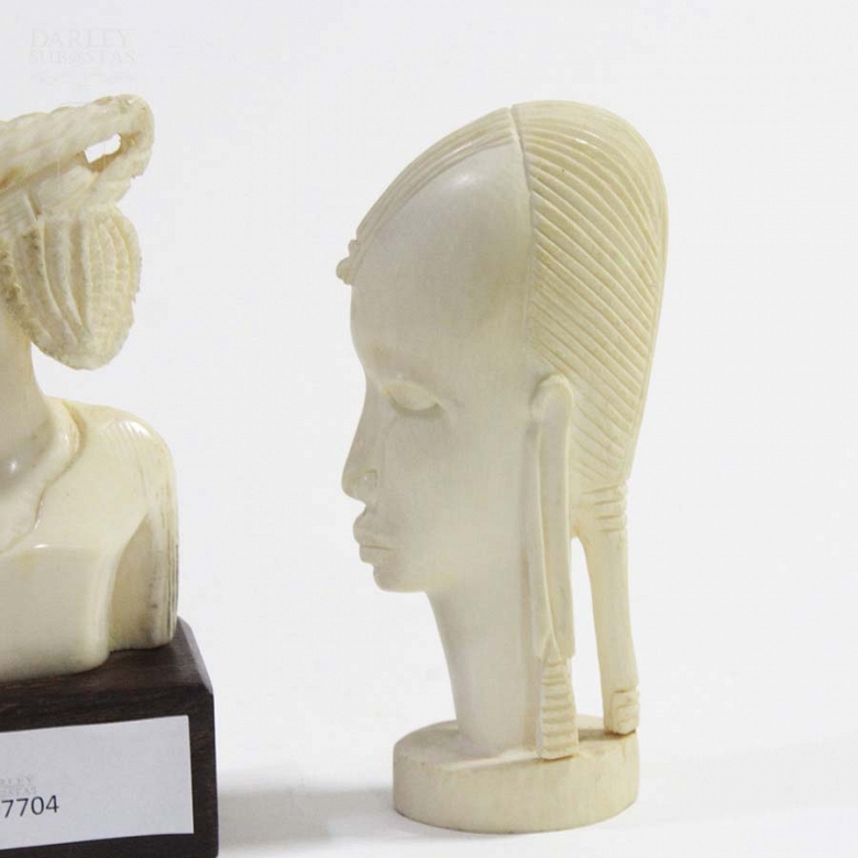 Dos figuras de marfil Africano - 1