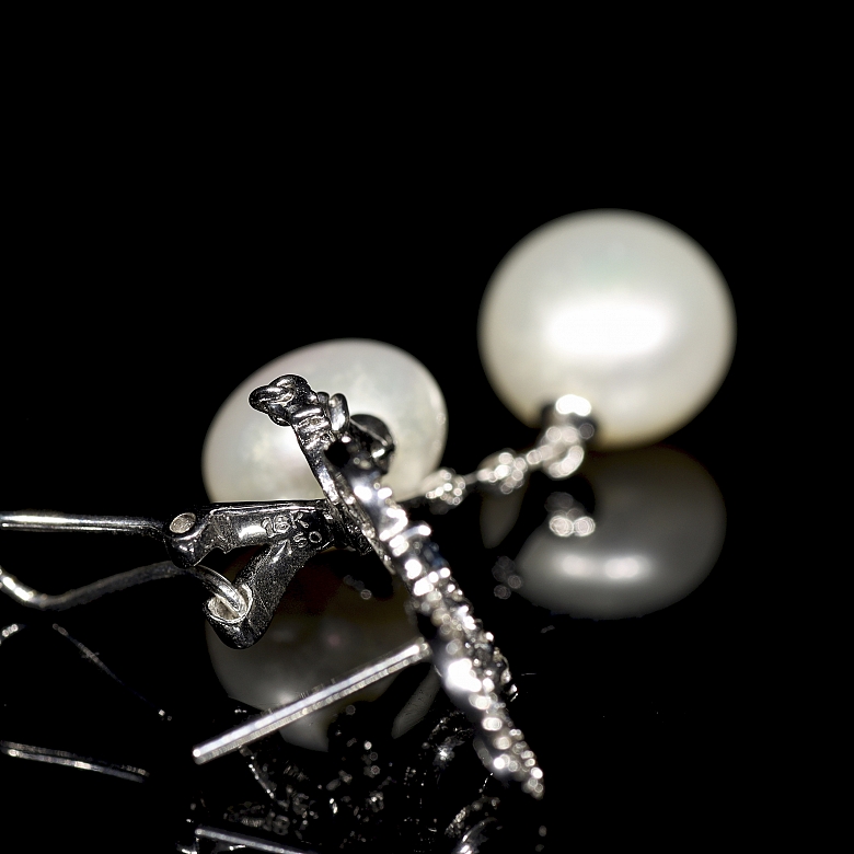 Pendientes en oro blanco de 18k con diamantes y perlas